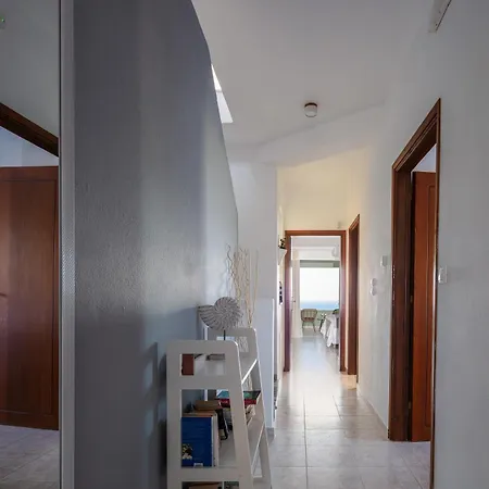 Blu * Adelianos Kampos
